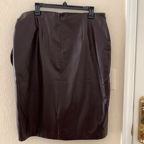 NWT Ann Taylor Faux “Leather” Side Tie Skirt - Picture 4 of 5